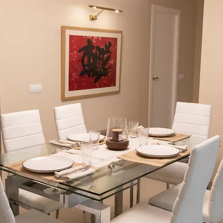 Q2 Apartment *