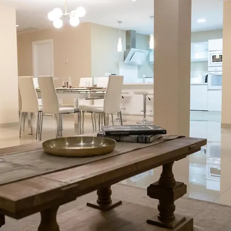 Q2 Apartment *
